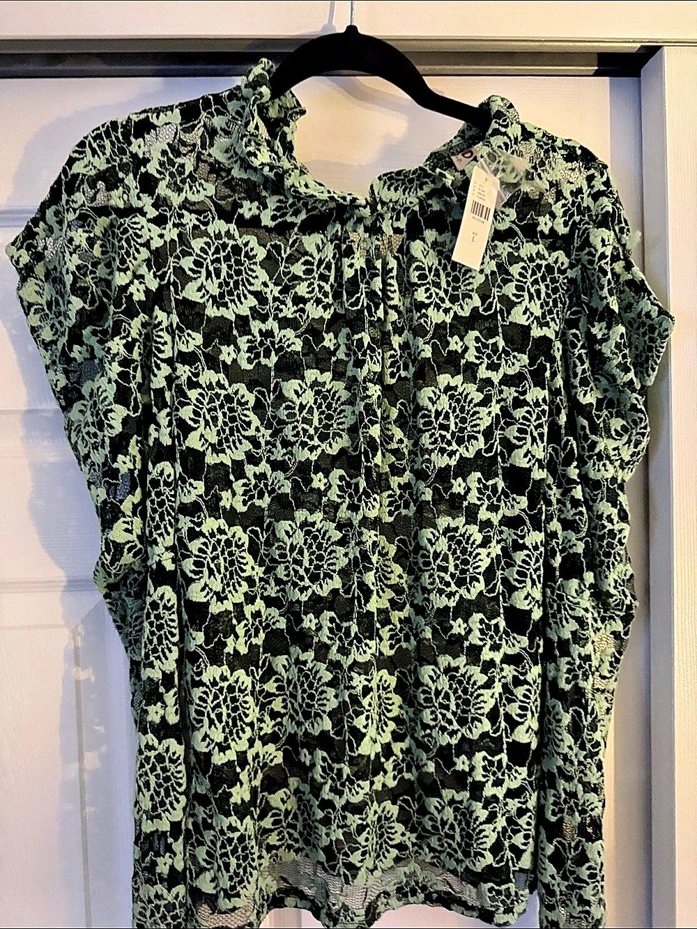 D Floral Blouse in Green & Black Size Large NWT